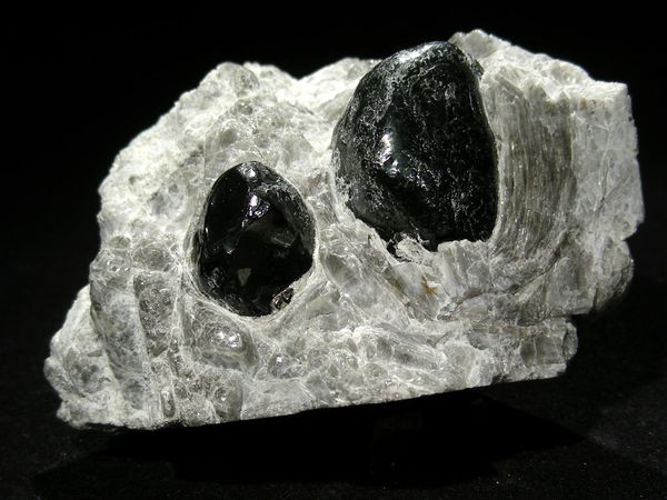 obsidienne_larme-d-apache-ds.perlite---carionmineraux.jpg
