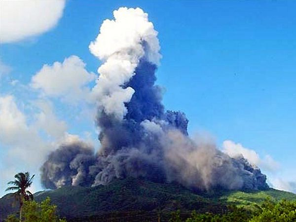 Bulusan-06.2006-AP.jpg