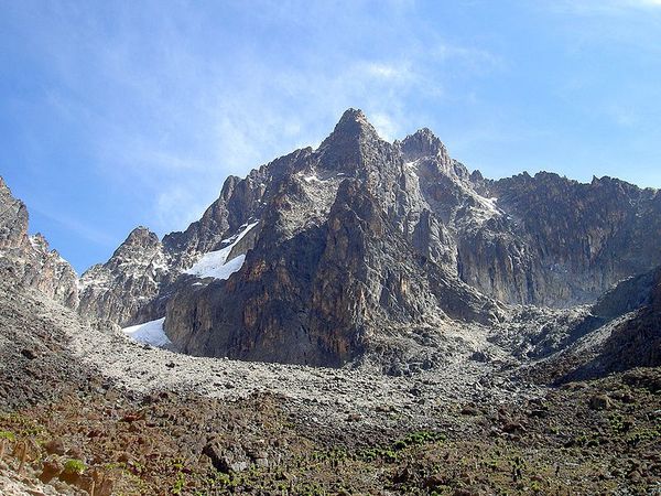 800px-Batian_Nelion_and_pt_Slade_in_the_foreground_Mt_Kenya.JPG