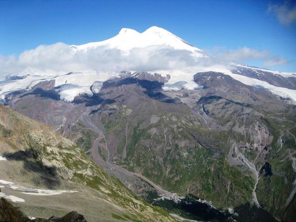 Mt._Elbrus_in_Russia.jpg