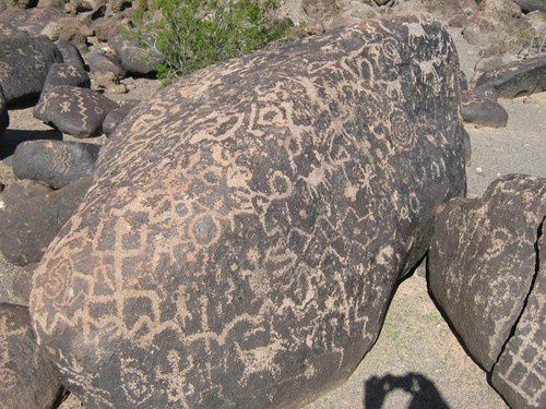 Sentinel---Oatman-mountain---painted-rock-Petroglyph.jpg