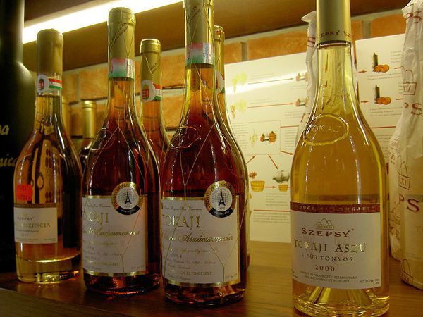 -Several_bottles_of_Tokaji---takato-marui.jpg