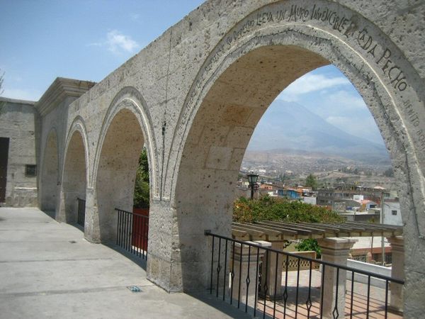 Arequipa_Yanahuara-mirador-et-Misti---Joel-Takv.jpg