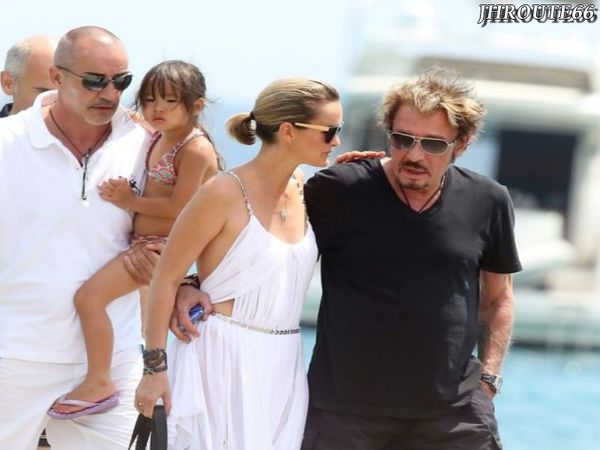 Johnny-Hallyday-en-famille-et-entre-amis--escapade-au-bord-.jpg