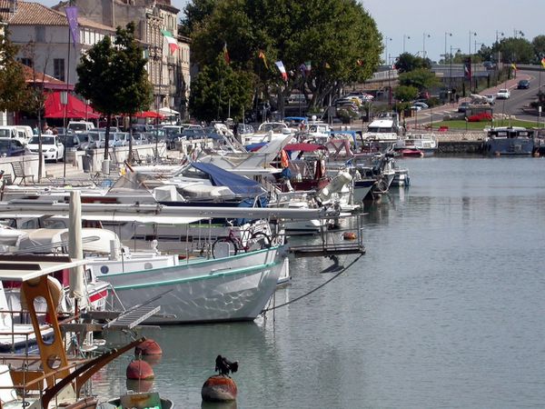 Le port de Beaucaire.