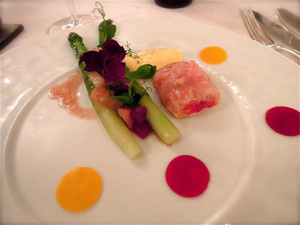 asperges--mousseline-mangue-pickles-betterave-et-oignons.JPG