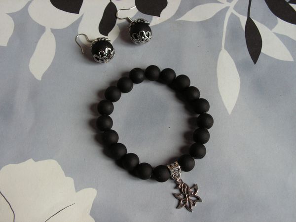 bracelet-et-bo-noir.JPG