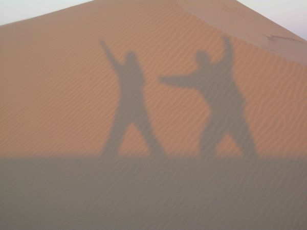 Ombre de Nous 2 dans le sable