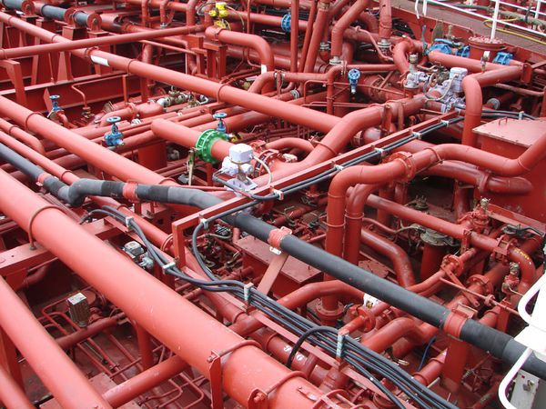 Piping_system_on_a_chemical_tanker-1-.jpg