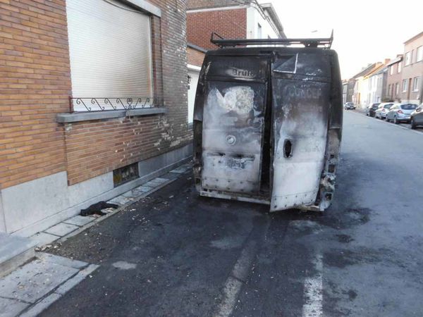 DSCI0007 chapelle-rue-emile-vandervelde camionnette-calcine