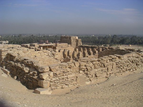 800px-Mastaba de Ptahchepsès