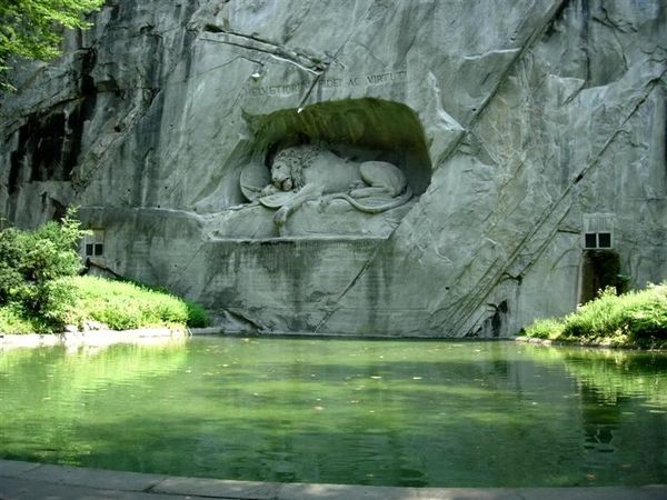 lion-de-Lucerne-suisse.jpg