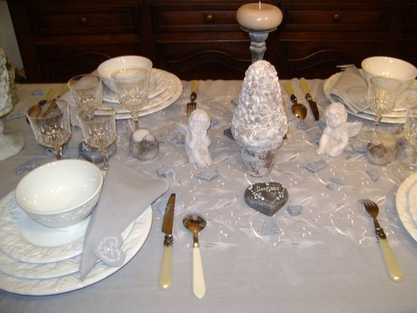 table-grise-et-blanche--gustavien--020.jpg