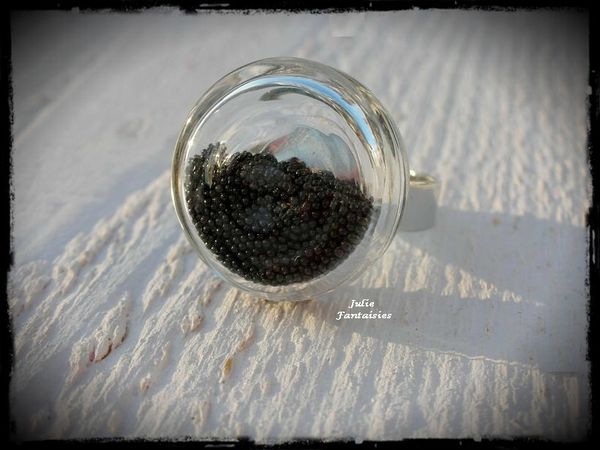bague-verre-microbilles-noire-globe.jpg