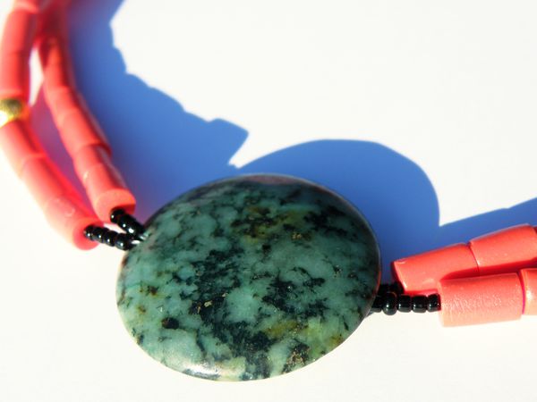 collier ethnique jade dafricaine et corail fimo