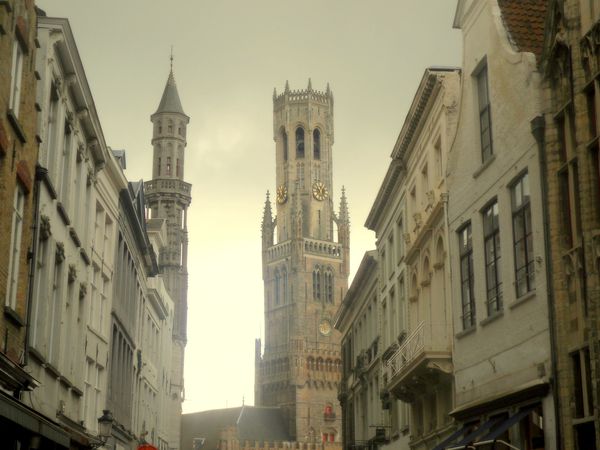 BRUGES GRAND PLACE ET BEFFROI-002