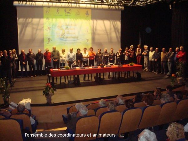 beau groupe des coordinateurs et animateurs