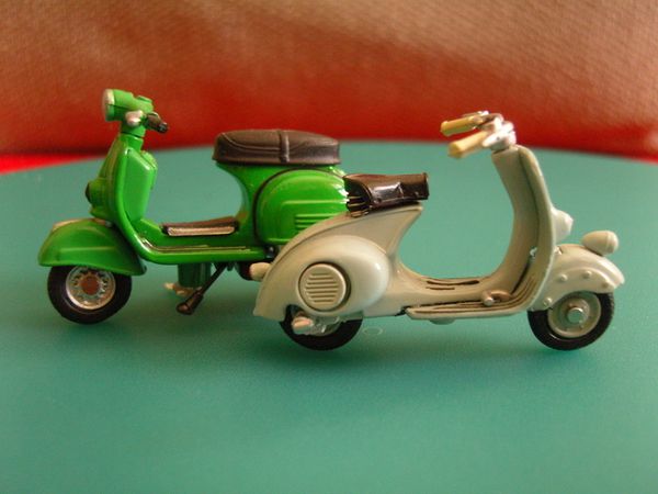 Scooter Vespa miniature