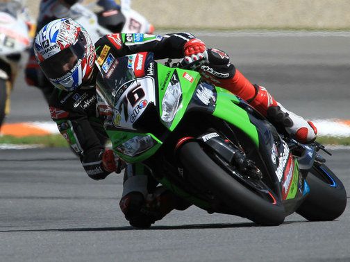 Loris-Baz-vainqueur-superbike-silverstone.jpg