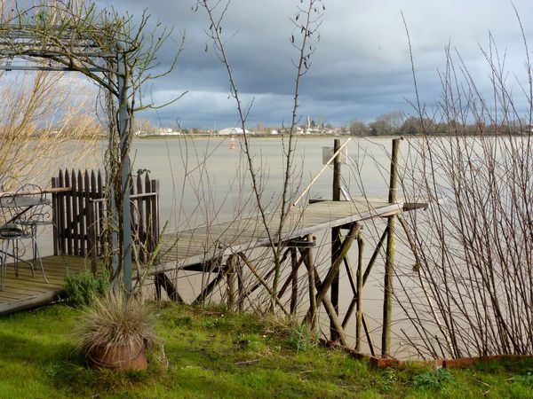 Petite terrasse sur la Garonne