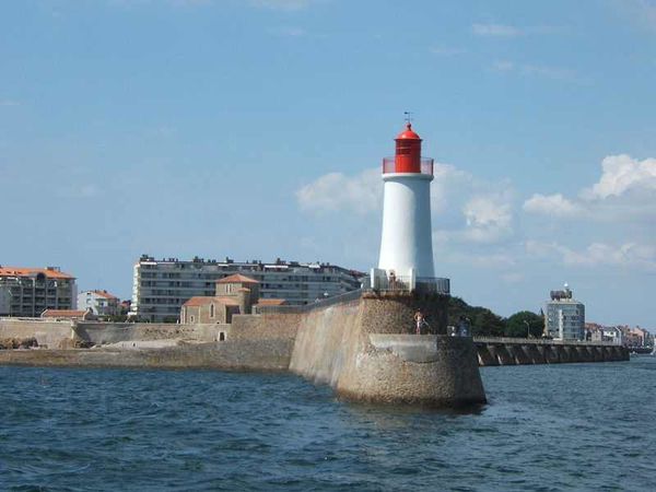 Les-Sables-dOlonne-phare.jpg