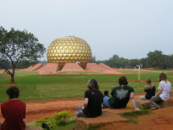 800px-Auroville_puducherry.jpg