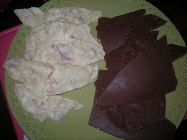 Chocolat-blanc-tempere-aux-eclats-de-caramel--1-.JPG