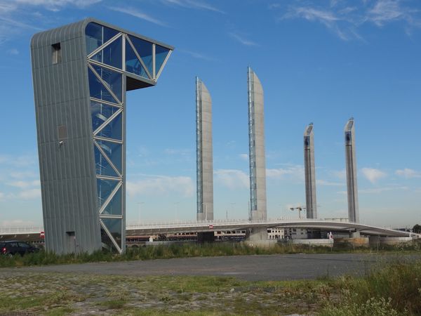 Le pont et son poste de commandement-Bordeaux