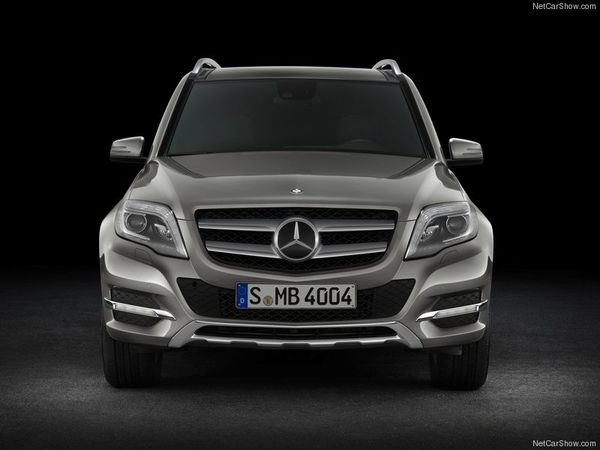 Mercedes-Benz-GLK-Class_2013_800x600_wallpaper_1b.jpg
