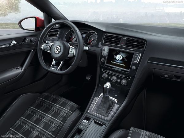 Volkswagen-Golf_GTD_2014_800x600_wallpaper_05.jpg