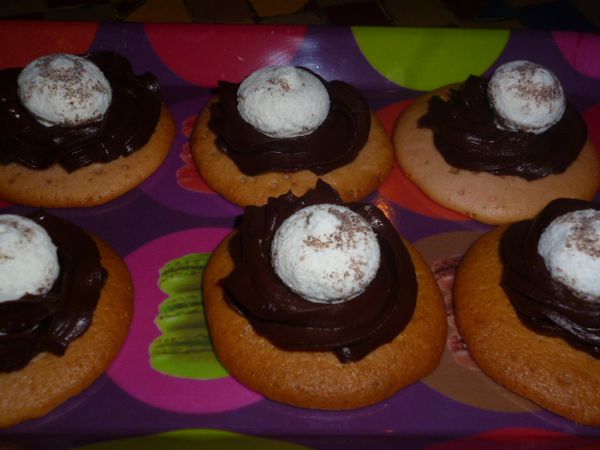 Petits-fours-ganache-chocolat-et-meringue--1-.JPG