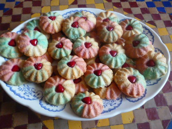 Biscuit-fleur-tricolores-a-la-noix-de-coco--12-.JPG