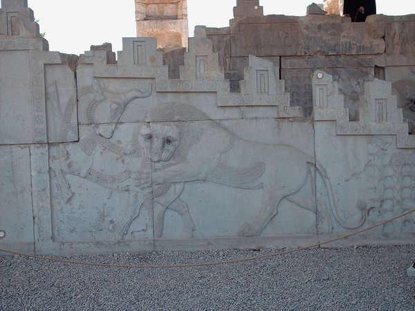 800px-Persepolis_Apadana_Eastern_Stairway_Triangle.jpg