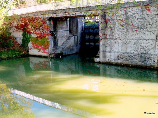 j09---pont-et-ecluse.JPG