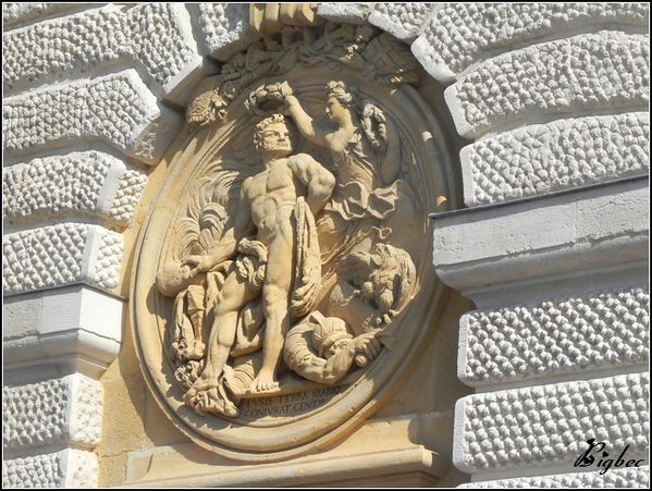 Montpellier---Arc-de-triomphe-2.jpg