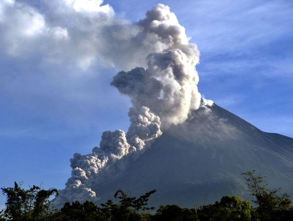 Merapi-2006---nuee-ardente.jpg