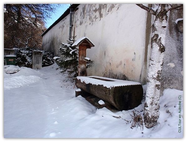 Abreuvoir-sous-la-neige-au-Tyrol.JPG