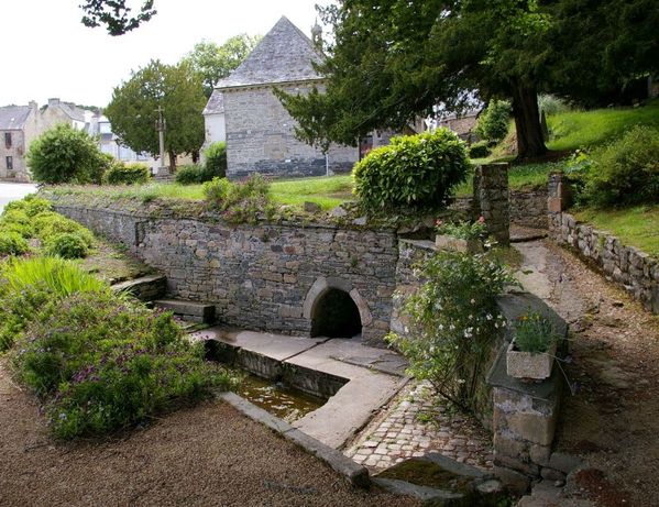 fontaine-locquenole.JPG