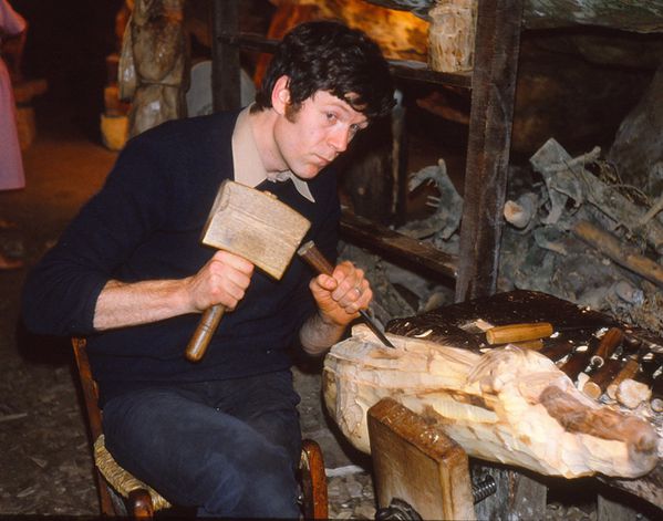 Gerard-au-travail-dans-sa-grotte-1981.jpg