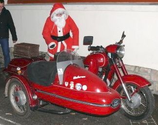 PERE-NOEL-en-JAWA-PASSION-MOTO.jpg