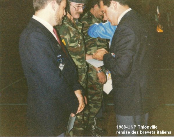 1988-UNP-Thionville-remise-des-brevets-italiens--2-.jpg