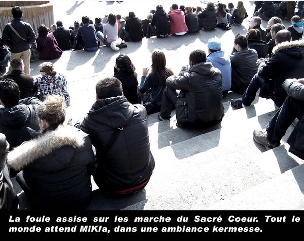 Balade à Paris - mars 2011 - La foule assise au Sacré Coe