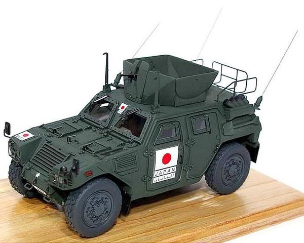 Komatsu LAV quot;Light Armoured Vehiclequot; au 1/43ème Monochrome 