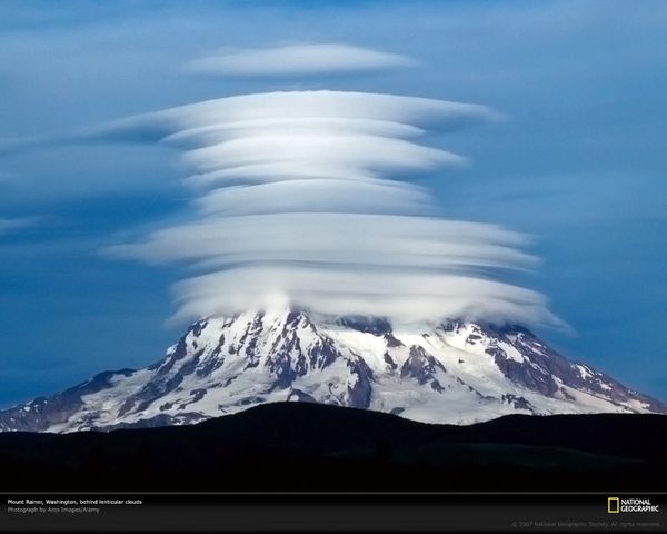 Lenticular-clouds-on-Mt-Rainier.jpg