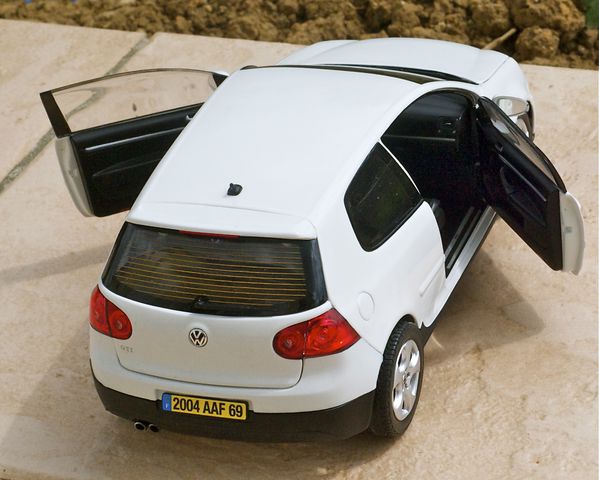 VW GOLF GTI COUPE BLANC NOREV17