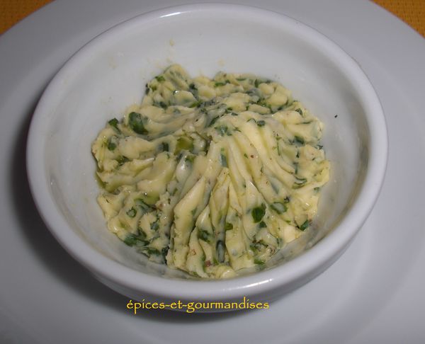 Beurre-d-ail-de-coriandre-fraiche-CIMG6083--2-.jpg