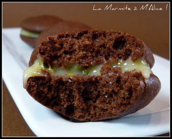 whoopie-pies-chocolat-blanc-sesame-pistache-int.jpg