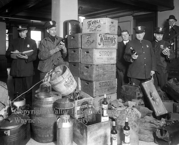 USA-prohibition-raid-1927.jpg