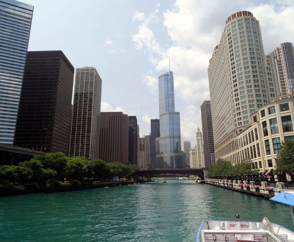 Chicago-River-Water-taxi-3.jpg