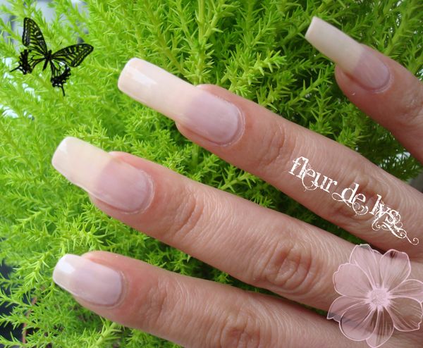 Vernis nude sur mes ongles longs